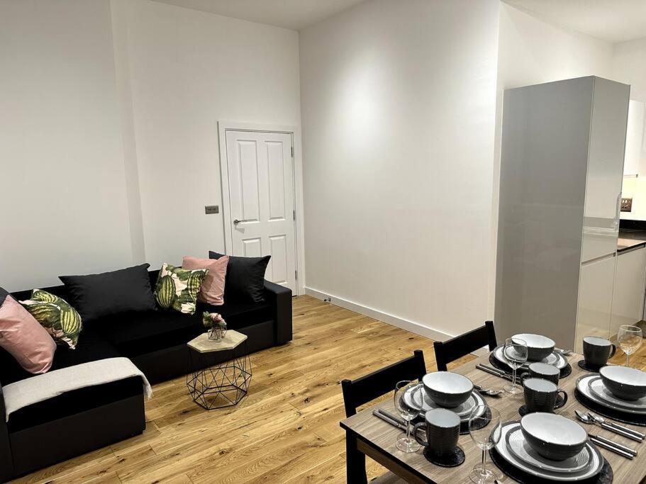 Spacious And Elegant Apartment 伯明翰 外观 照片