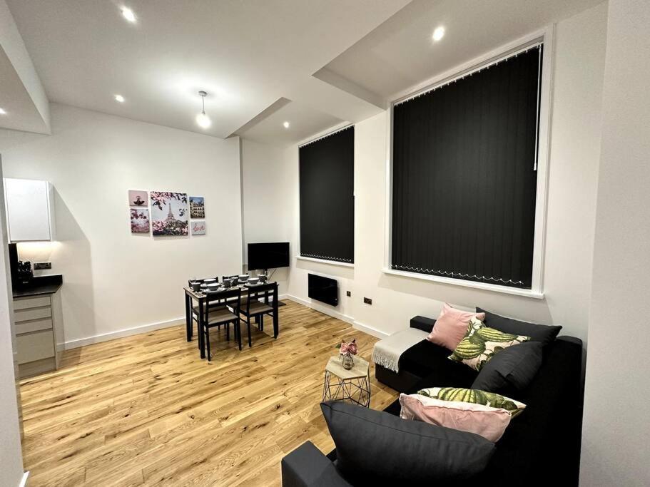 Spacious And Elegant Apartment 伯明翰 外观 照片